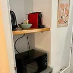 Cozy Equipped And Parking - Center Apartment