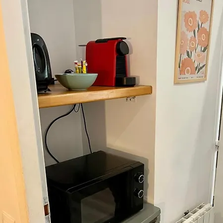Cozy Equipped And Parking - Center דירה