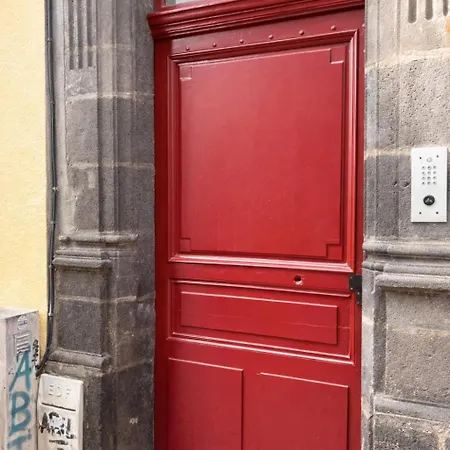 Cozy Equipped And Parking - Center Apartment